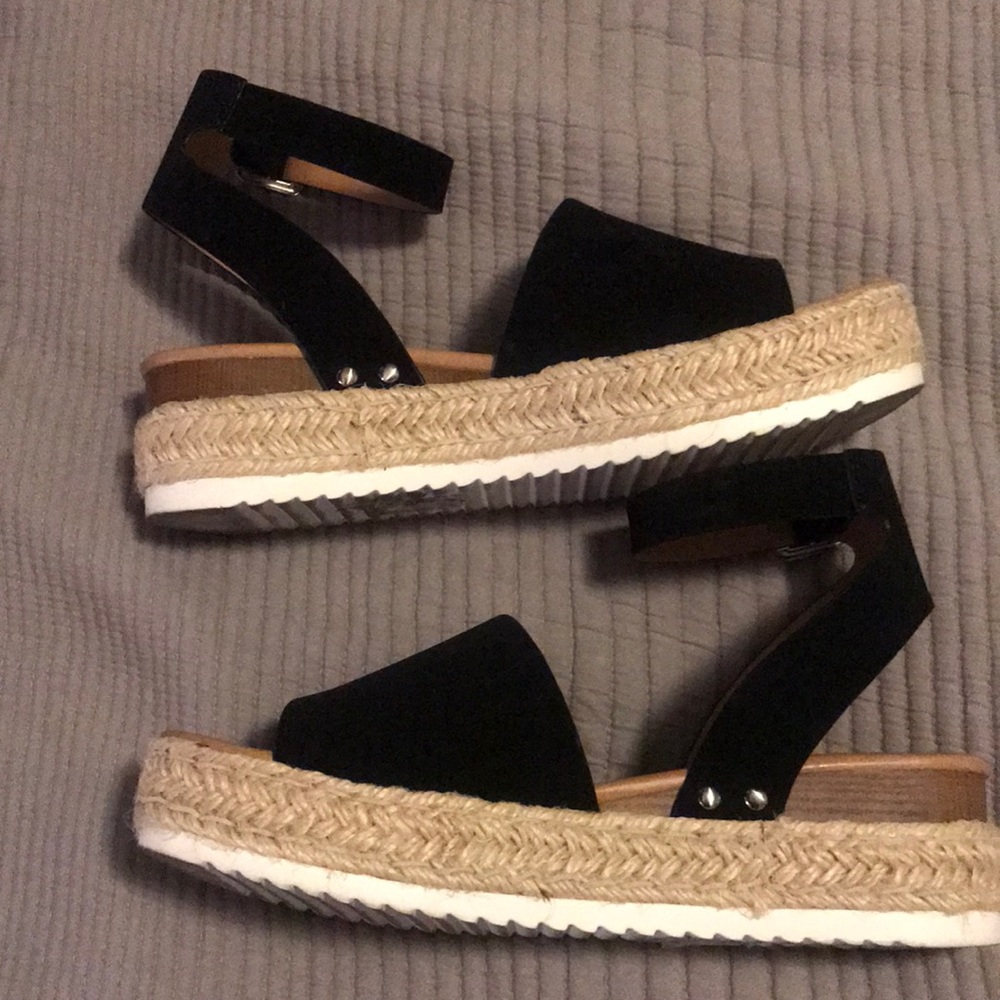 Soda Platform Sandals sz 10